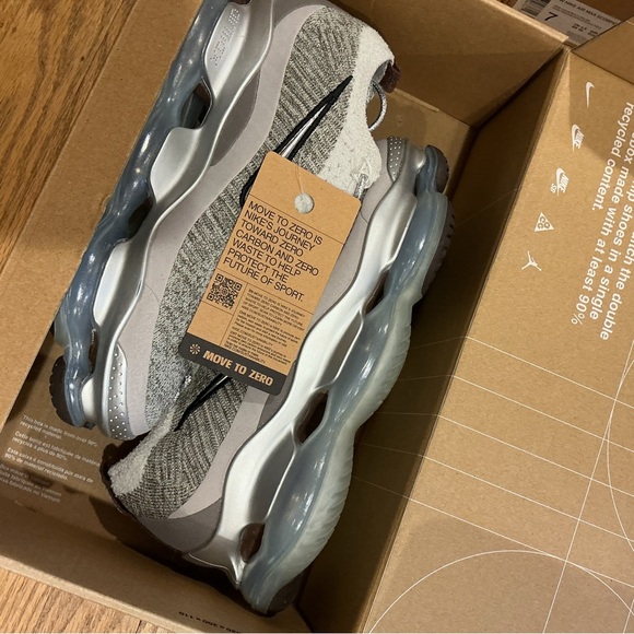 NEW IN BOX Nike Women Air Max Sneakers in Gray and Teal, Size 7.5 - Picture 3 of 4